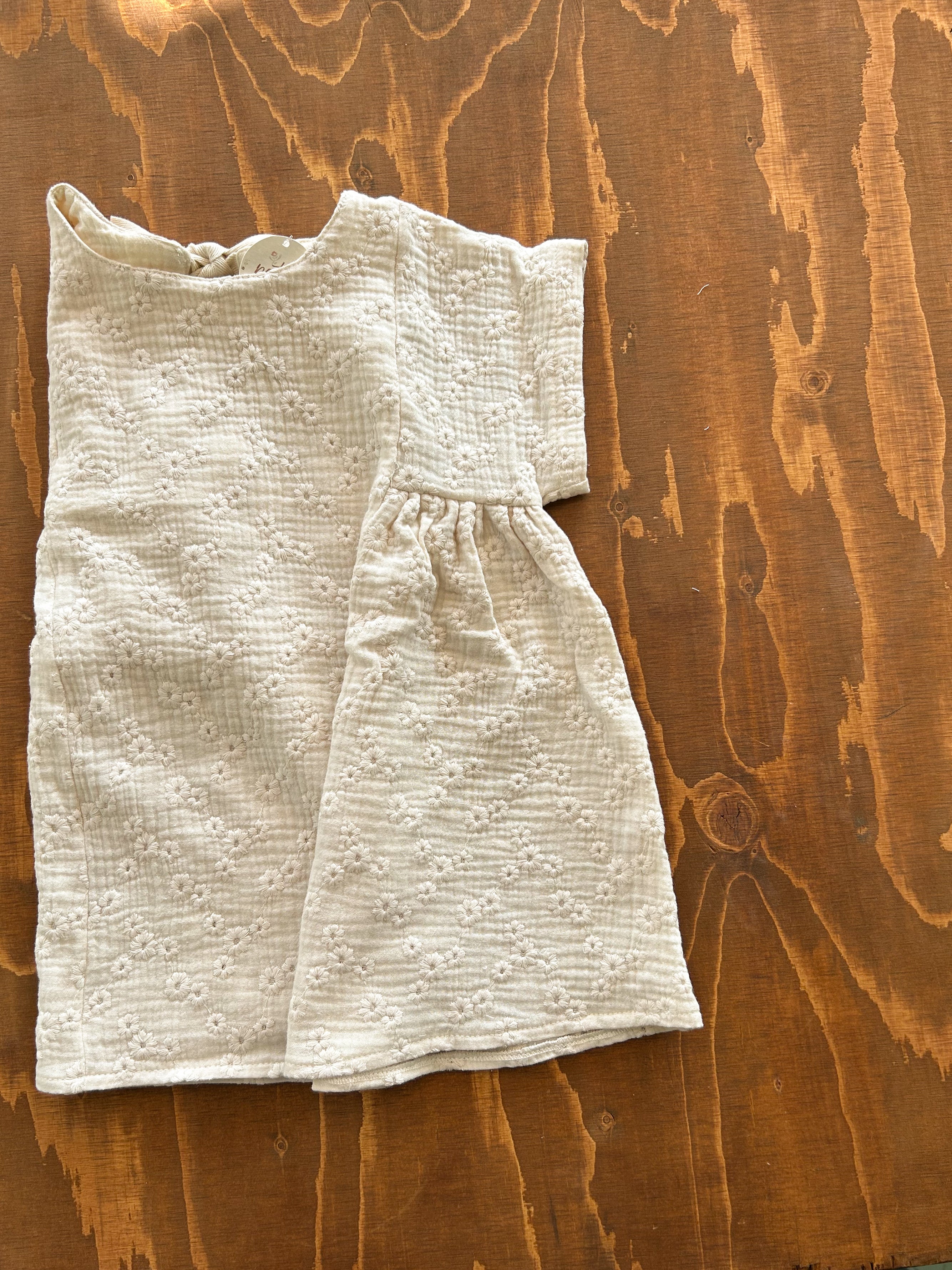 Vestitino in mussola ricamata