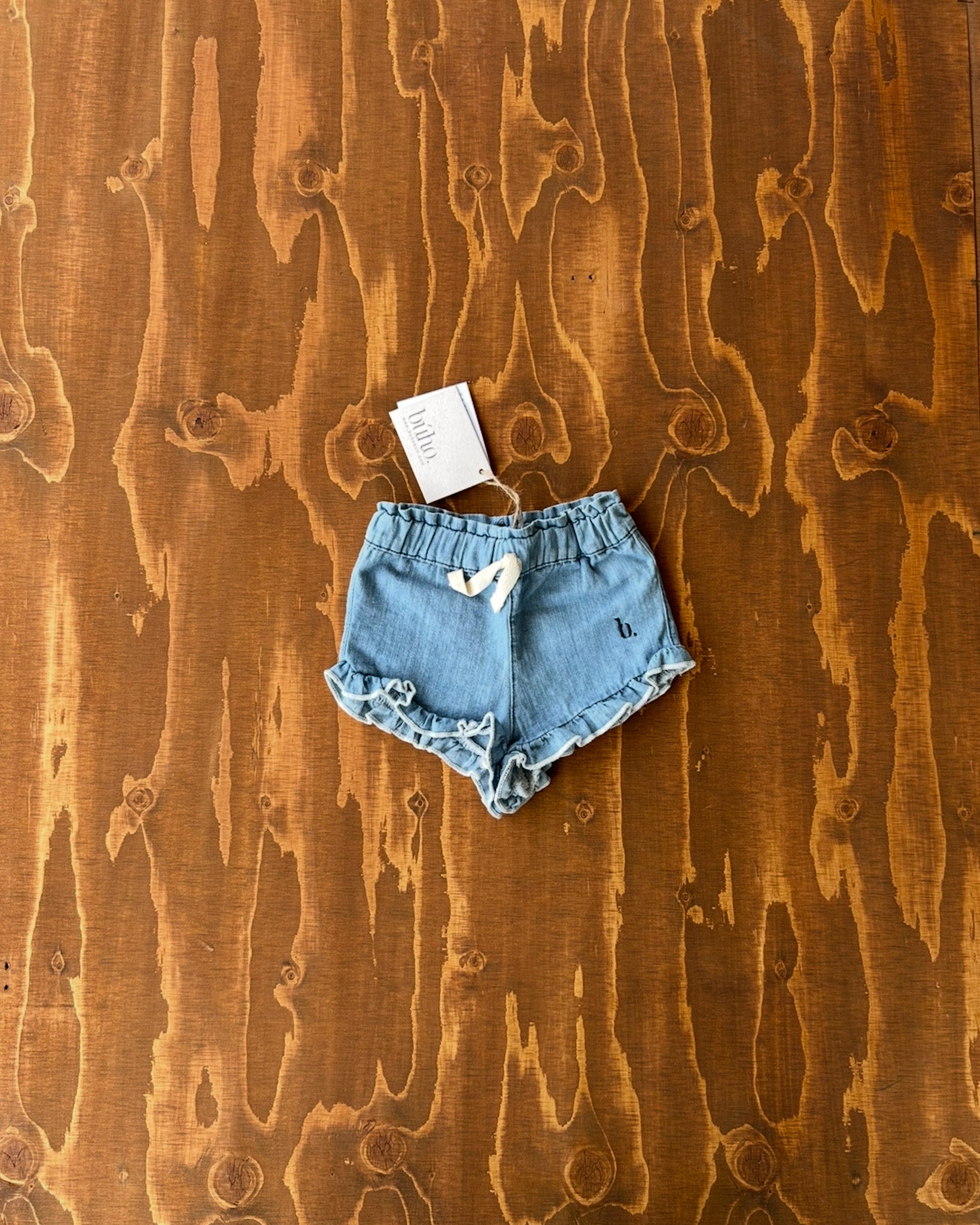 Pantaloncini in denim con balza